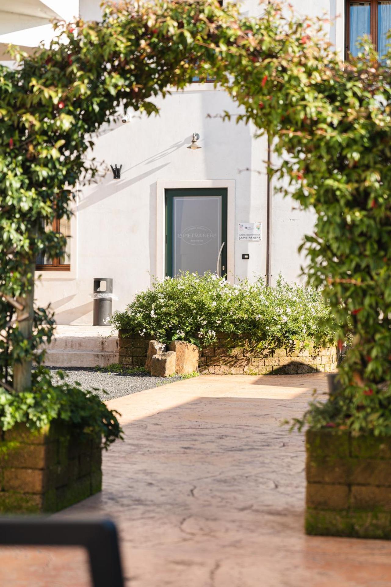 La Pietra Nera Villa San Giovanni Ilarione Luaran gambar